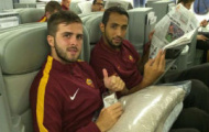 Chùm ảnh: AS Roma tự sướng đủ kiểu trên chuyến bay về Italia