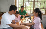 'Hổ phụ' xe đạp sinh 'hổ nữ' cờ vua