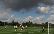 Chùm ảnh: Arsenal chuẩn bị trận tranh siêu cúp trong ngày u ám