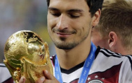 M.U ra giá chót cho Hummels, dự phòng Blind