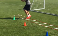'Chân gỗ' Bendtner dùng Instagram để kiếm việc làm