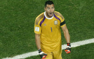 Liverpool nhắm thủ thành tuyển Argentina thay Reina