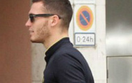 Chùm ảnh: Thomas Vermaelen dẫn bạn gái đi săn nhà tại Barcelona