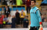 Vì sao Mourinho thẳng tay gạt Cech, chọn Courtois?
