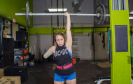 Nữ lực sỹ mất 1 tay vẫn nâng được mức tạ 95 kg