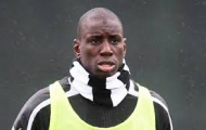 Video: Pha dứt điểm từ giữa sân của Demba Ba vs Arsenal
