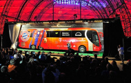 Bayern Munich nhờ ảo thuật gia công bố... xe bus mới