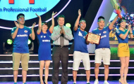 Hoa khôi bóng chuyền trao giải cho cầu thủ số 1 V-League