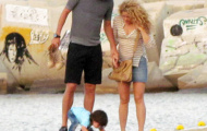 Pique và Shakira tranh thủ đi chơi trước mùa giải