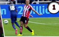 Ashley Young lại bay giữa ngân hà kiếm pen cho M.U