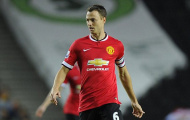 M.U thua đau, Van Gaal trừng phạt Jonny Evans