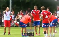 Video: Thomas Mueller 'chọc điên' Pep Guardiola