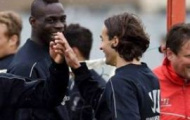 Chùm ảnh: Balotelli hớn hở tập luyện cùng các đồng đội mới