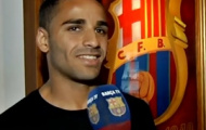 Video: Tân binh Douglas tham quan phòng truyền thống của Barca