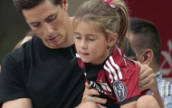 Bé yêu nhà Torres tinh nghịch trong màu áo Milan