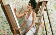 Vì nghệ thuật, Helen Flanagan không ngại cởi đồ