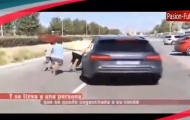 Fan cuồng đột nhập xe sang của Ronaldo