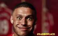Giroud sát gái bẩm sinh, Chamberlain giống… ninja rùa
