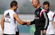 Zidane bắt tay Chicharito trong buổi tập của Real Madrid