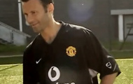 Video: Nhóc Welbeck (12 tuổi) được Ryan Giggs dạy rê bóng