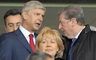 Video: Xem khả năng tâng bóng của Arsène Wenger và Roy Hodgson