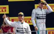 Rosberg bị nghi diễn kịch, nhường chiến thắng cho Hamilton
