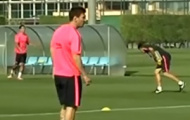 Video: Messi tập tâng bóng với Mascherano và Mathieu