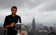 Tân vô địch US Open bẽn lẽn bên cúp