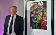 Tin ngôi sao ngày 12/09: Sir Alex bán đấu giá ảnh để ủng hộ trẻ em Việt Nam