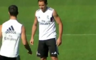 Video: Chicharito chơi đá ma trong buổi tập của Real Madrid