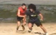 Chùm ảnh: Fellaini tung chiêu lạ nhằm giành lại suất đá chính tại Man Utd