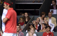 Con gái Federer mê đọc sách hơn xem bố tranh tài