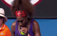 Video: Running forehand trả bóng, Serena Williams tự đập vợt vào miệng