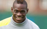Balotelli 'chỉ biết cười' trong buổi tập luyện của Liverpool