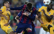 Video: Pique đánh đầu không thể cản phá hạ APOEL