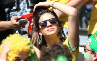 Neymar bỏ bạn gái vì mái tóc xấu?