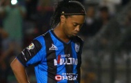 Ronaldinho sút hỏng penalty trong ngày ra mắt CLB mới