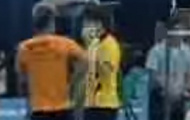 Video: Hai tay vợt Thái Lan đánh nhau túi bụi trên sân