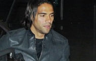 Falcao cùng gia đình đi khám phá thành phố Manchester