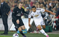 Video: Everton thua trắng 3 bàn trước Swansea ở Capital One Cup
