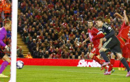 HLV Rodgers 'tức điên' vì hàng thủ Liverpool