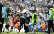 Joey Barton mang Suarez ra đá đểu Mario Ballotelli