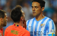 Messi bị đối thủ bóp mồm đẩy ngã trên sân