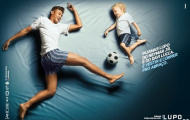 Chỉ nằm chơi với con, Neymar vẫn kiếm ra tiền