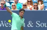Video: Federer bung trái dọc dây hạ Ferrer