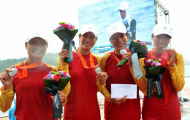 Chùm ảnh đội tuyển rowing Việt Nam giành huy chương dưới mưa