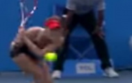 Video Wuhan Open: Cornet tung hot shot thần tốc y hệt sao nam