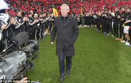 Sir Alex lần đầu tiên đặt chân xuống sân Old Trafford