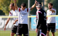 Pepe và James Rodriguez thi tài trong buổi tập của Real
