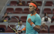 Nadal xoay người bắt volley tuyệt đỉnh